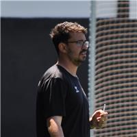 Profesor titulado en Fútbol UEFA A, con más de 10 años de experiencia 