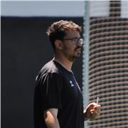 Profesor titulado en Fútbol UEFA A, con más de 10 años de experiencia