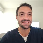 Je donne des cours de développement Web aux personnes souhaitant se lancer dans ce domaine.