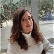 Profesora de economía, adapta para alumnos desde 15-16 años. Excelente como apoyo e información específica sobre el tema. También 