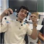 J’enseigne des cours de biologie, chimie, biochimie, anglais, physique et science de terre aux élèves de collèges voir lycée