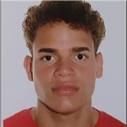 Estudiante universitario dispuesto a ayudar a alumnos de primaria y ESO