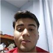 Estudiante universitario que busca poder ayudar a jóvenes con las dificultades que tengan