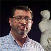 Profesor licenciado en Bellas Artes, con más de 25 años de experiencia.