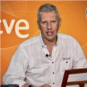 Experto en comunicación y periodismo digital. Décadas de experiencia en la formación de líderes de opinión, asesores y estudiantes