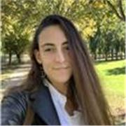 Profesora de Filosofía, lengua y latín que imparte clases a chic@s de ESO y Bachillerato