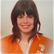 Profesora de lengua castellana y literatura, inglés e historia con título de bachillerato. 