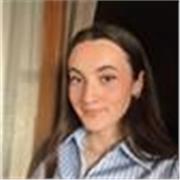 Studentessa di ingegneria impartisce lezioni di matematica per ragazzi delle scuole medie e superiori