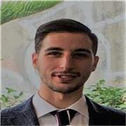Giovane insegnante propone lezioni private di latino sia in presenza che online per studenti di ogni grado con metodo attivo