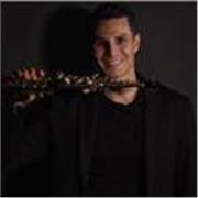 Soy saxofonista y profesor de música con formación profesional y experiencia en enseñanza instrumental y educación musical.
