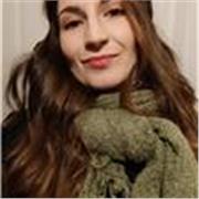 Laureata in lingue e letterature straniere offre lezioni di lingua inglese fino alla scuola media inferiore; laureanda in storia dell'arte offre lezioni fino alla scuola media superiore