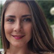 Profesora titulada en Infantil-Primaria, con experiencia en ambas etapas: clases en el hogar y en programas de refuerzo en colegio