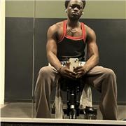 Coach sportif diplômé, spécialiste en remise en forme et musculation, propose des cours en salle de sport