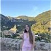 Soy estudiante de último curso del doble Grado de Educación Infantil y Primaria. Soy muy activa, me encanta trabajar con niños.