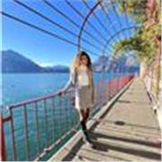 Hallo! 
Sono Giulia e vengo dalla Germania, più precisamente da Monaco.
Vivo in Italia da 10 anni, dove mi sono diplomata e laureata. 
Ho sempre fatto ripetizioni di tedesco e mi piace moltissimo aiutare il prossimo