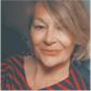 Insegnante madrelingua inglese, con certificato CELTA pass B, offre lezioni online per adulti. Corsi personalizzati.