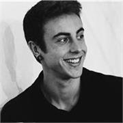 Diseñador gráfico de Barcelona que imparte clases online desde 0 para llegar a un nivel solido de branding, estrategía de marketing y artes finales para presentar tus proyectos.