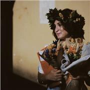 Psicologa impartisce lezione online di italiano e storia