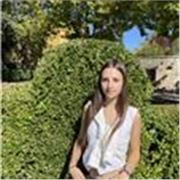Alumna de la UAH que quiere ayudar a la gente que tiene dificultades en una materia 