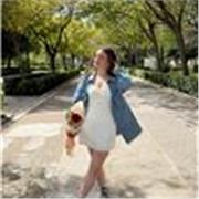 Estudiante de bachillerato que supera las pruebas de inglés con facilidad 