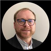 Psicólogo, titulado el año 2006, con experiencia en ayudantías universitarias y psicología clínica.