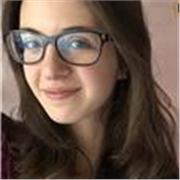Insegnante di francese. Ho vissuto 5 anni in Francia, lì ho frequentato le superiori. Ho una certificazione livello C1