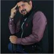 Profesor de música y teatro enfocado en jóvenes y niños