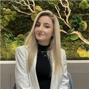 Come neo laureata in mediazione linguistica, offro insegnamenti privati di inglese e spagnolo, a domicilio e online. Durante i miei anni di studio ho avuto modo di maturare esperienza grazie a insegnamenti e ripetizioni in lingua. Ho conseguito certificaz