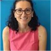 Offro lezioni private a bambini delle scuole elementari, cercando di coinvolgerli attivamente rendendo le lezioni coinvolgenti