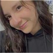 Estudiante universitaria de cuarto grado en Traducción e Interpretación, a niños entre 5-10 años.