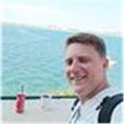 Consulente finanziario, laureando in economia, diplomato con massimo dei voti in Economia amministrazione e marketing