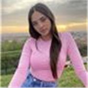 Me defino como una persona muy activa y resolutiva. Me encanta la satisfacción que siento al ayudar a alguien a entender algo