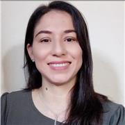 Economista y cursando Master en Dirección de Recursos Humanos, profesora de etica y valores