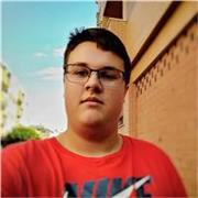 Joven que acaba de finalizar su ingeniería y quiere dedicar su tiempo a la vida laboral.