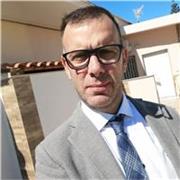 Avvocato impartisce lezioni di diritto online per studenti scuole superiori e universitari