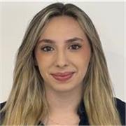 Estudiante de Magisterio especializada en metodologías activas e inteligencia emocional; refuerzo académico a alumnos de primaria.
