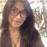 Profesora de Español imparte clases a todas las edades