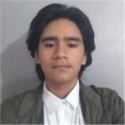 Profesor joven con ganas de enseñar a mentes ávidas todo lo necesario para convertirse en expertos en la lengua española