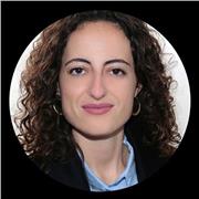 Neolaureata magistrale in Lingue impartisce lezioni di spagnolo, inglese e cinese.