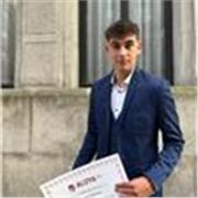 Estudiante de educación infantil que quiere seguir aprendiendo y ganando experiencia a la hora de trabajar con niños.