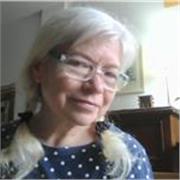 Profesora de inglés titulada con más de 10 años de experoencia. Clases dinámicas online y preseciales para niños y adultos