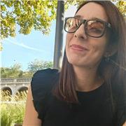 Laureata in scienze filosofiche impartisce lezioni di filosofia, scienze umane, materie umanistiche e aiuto compiti per tutti i li