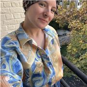 Prof de tricot et passionnée des arts du fil