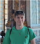 Studente al terzo anno di matematica all'università impartisce lezioni di matematica e fisica per studenti di scuole medie e superiori