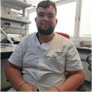 Soy un chico que puede ayudar en fútbol y hacer que aprenda más. 