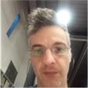 Disponibile a insegnare la lingua italiana, a studenti e a persone adulte.