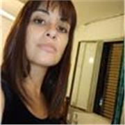 Profesora de Español imparte clases para jóvenes y adultos