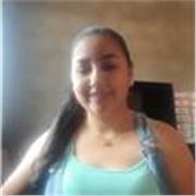 Profesora da clases a niños,jovenes y adultos de primaria