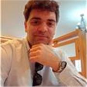 Profesor titulado en Geografía e Historia con MAES y titulado en un máster en patrimonio, con conocimientos de inglés y francés.