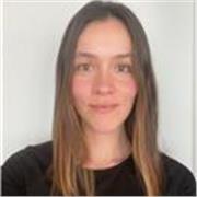 Profesora de Relaciones Internacionales y Derechos Humanos; idioma español básico para extranjeros y Escritura libre. 